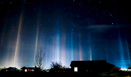 Light Pillars from http://news.nationalgeographic.com/news/2009/02/photogalleries/light-pillars/